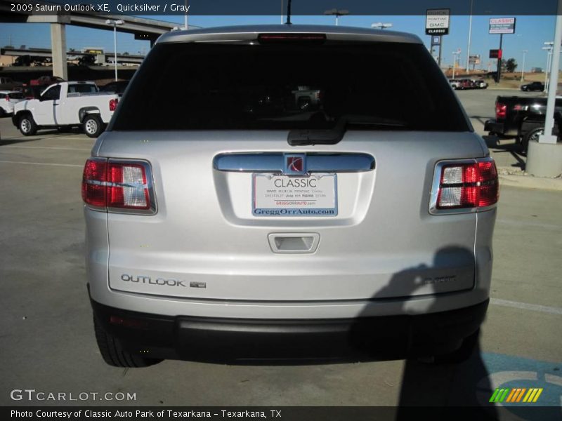 Quicksilver / Gray 2009 Saturn Outlook XE