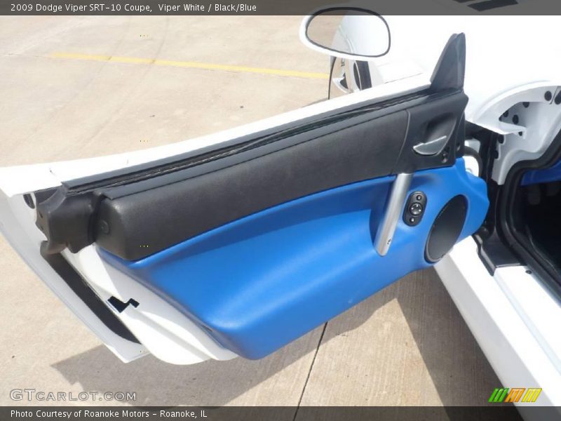 Viper White / Black/Blue 2009 Dodge Viper SRT-10 Coupe