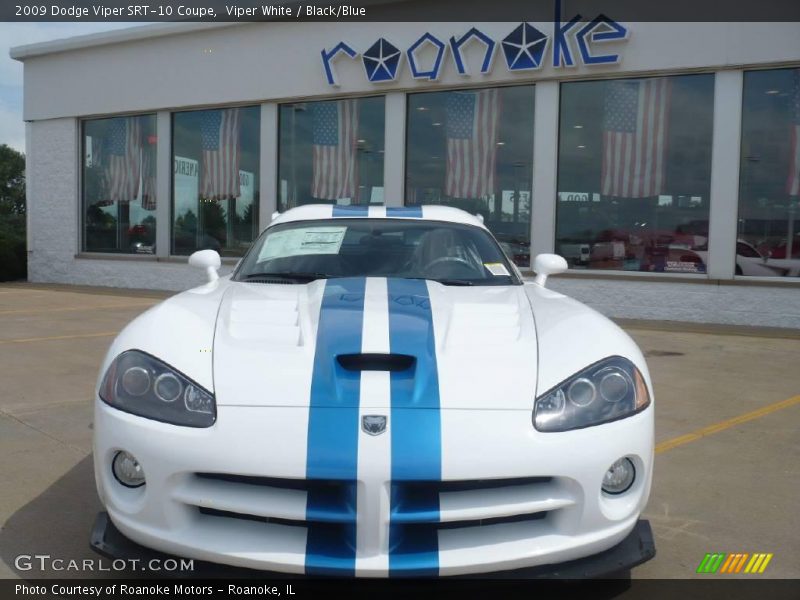 Viper White / Black/Blue 2009 Dodge Viper SRT-10 Coupe