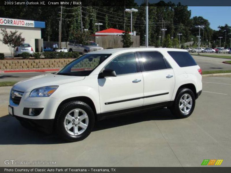Cream White / Black 2009 Saturn Outlook XE