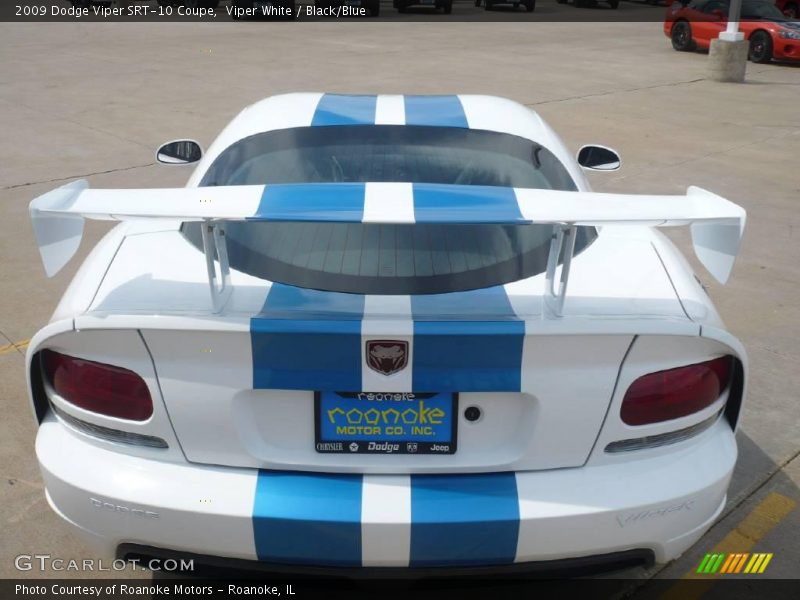 Viper White / Black/Blue 2009 Dodge Viper SRT-10 Coupe