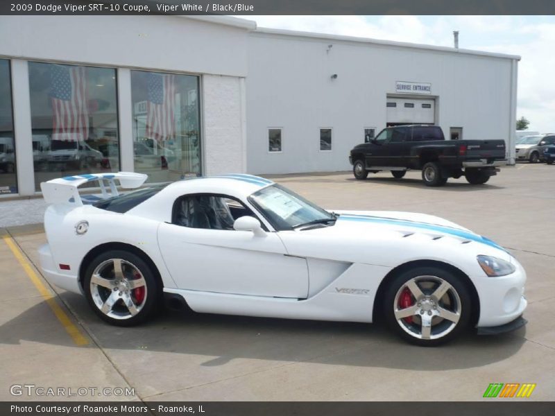 Viper White / Black/Blue 2009 Dodge Viper SRT-10 Coupe
