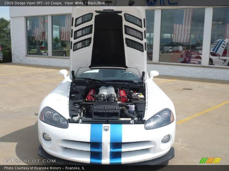 Viper White / Black/Blue 2009 Dodge Viper SRT-10 Coupe