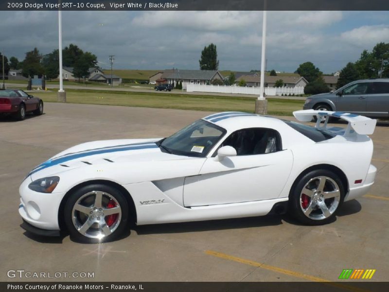 Viper White / Black/Blue 2009 Dodge Viper SRT-10 Coupe
