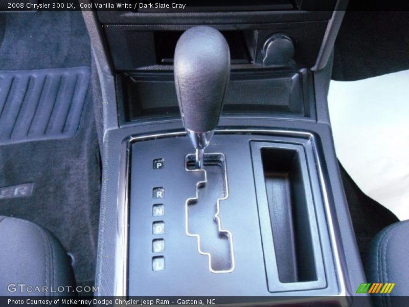 Cool Vanilla White / Dark Slate Gray 2008 Chrysler 300 LX
