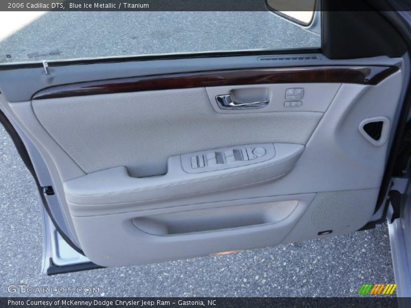 Blue Ice Metallic / Titanium 2006 Cadillac DTS