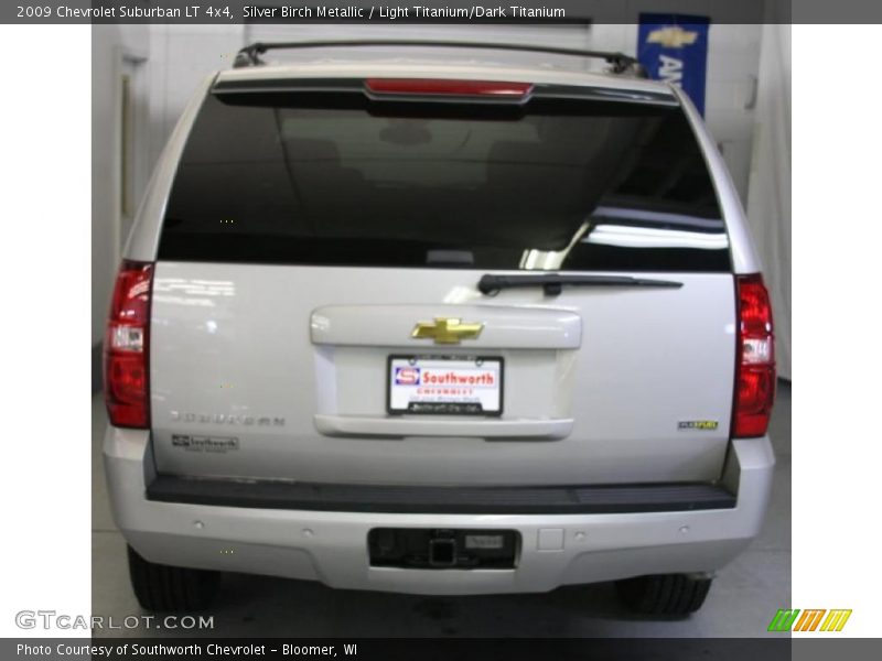Silver Birch Metallic / Light Titanium/Dark Titanium 2009 Chevrolet Suburban LT 4x4