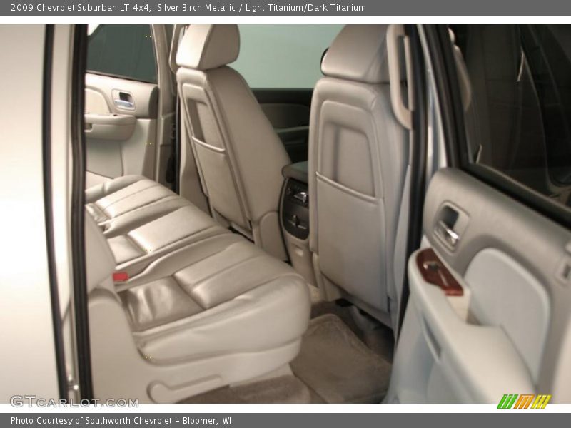 Silver Birch Metallic / Light Titanium/Dark Titanium 2009 Chevrolet Suburban LT 4x4