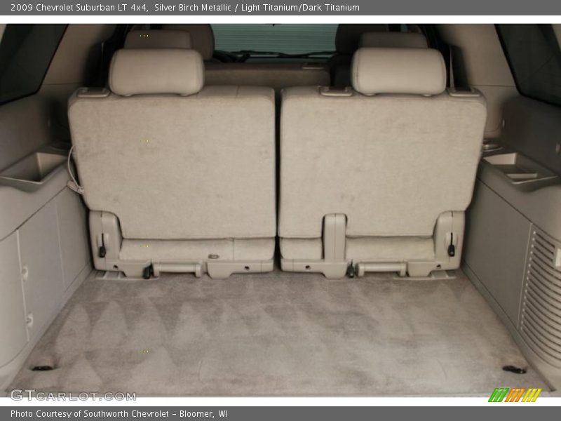Silver Birch Metallic / Light Titanium/Dark Titanium 2009 Chevrolet Suburban LT 4x4