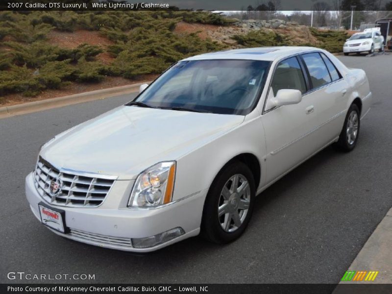 White Lightning / Cashmere 2007 Cadillac DTS Luxury II