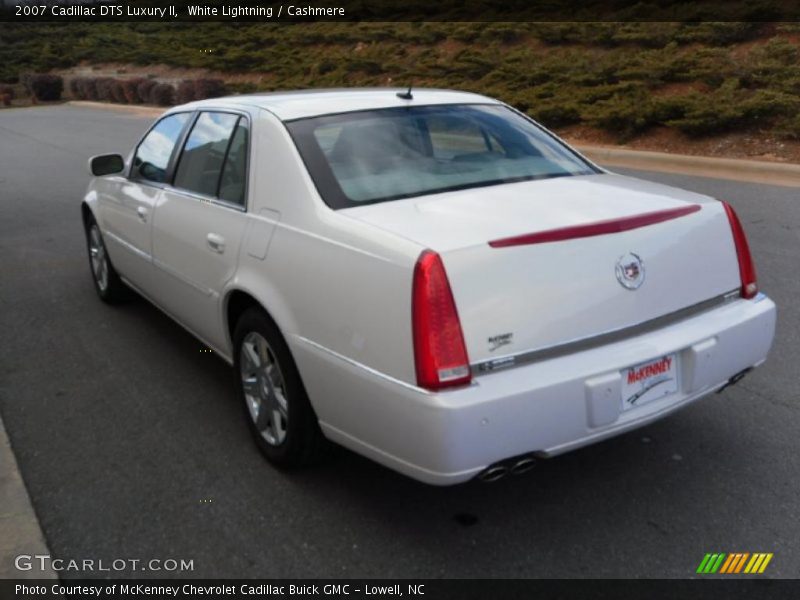 White Lightning / Cashmere 2007 Cadillac DTS Luxury II