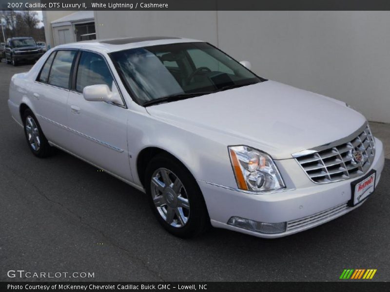 White Lightning / Cashmere 2007 Cadillac DTS Luxury II