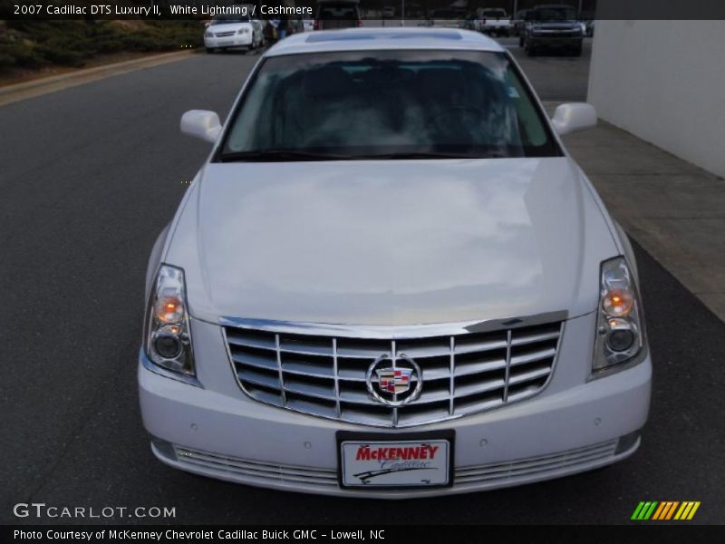 White Lightning / Cashmere 2007 Cadillac DTS Luxury II