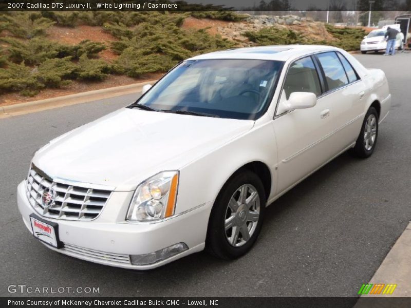 White Lightning / Cashmere 2007 Cadillac DTS Luxury II