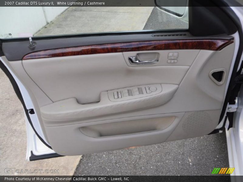 White Lightning / Cashmere 2007 Cadillac DTS Luxury II