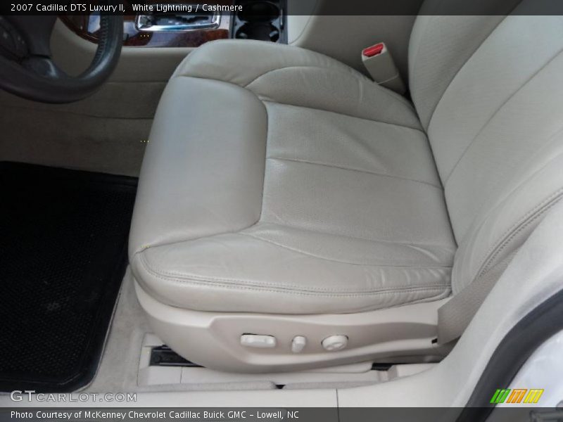 White Lightning / Cashmere 2007 Cadillac DTS Luxury II
