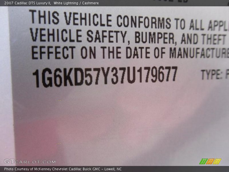 White Lightning / Cashmere 2007 Cadillac DTS Luxury II