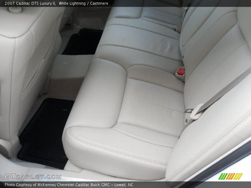 White Lightning / Cashmere 2007 Cadillac DTS Luxury II