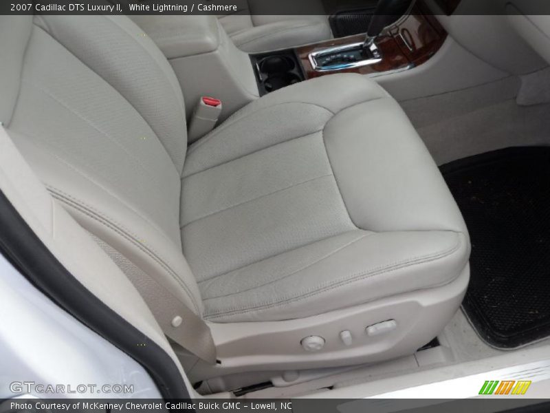 White Lightning / Cashmere 2007 Cadillac DTS Luxury II