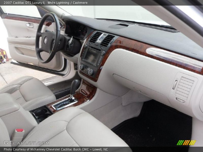 White Lightning / Cashmere 2007 Cadillac DTS Luxury II