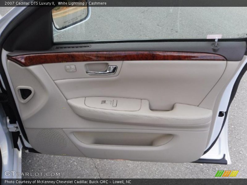 White Lightning / Cashmere 2007 Cadillac DTS Luxury II