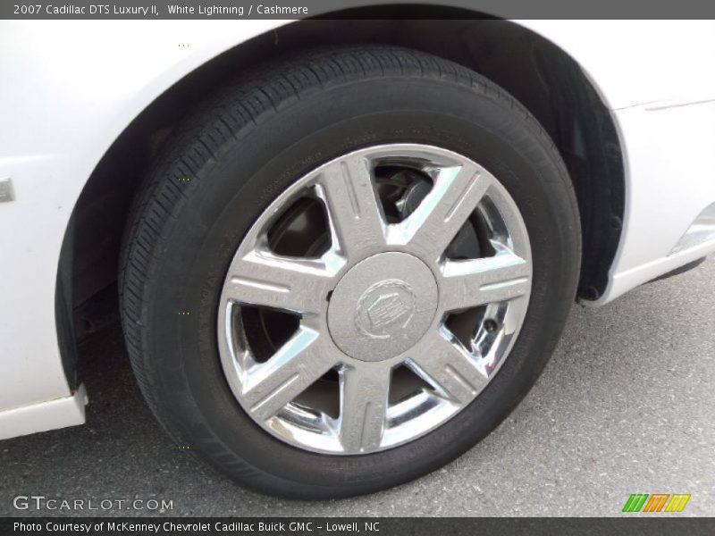 White Lightning / Cashmere 2007 Cadillac DTS Luxury II
