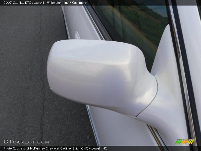 White Lightning / Cashmere 2007 Cadillac DTS Luxury II