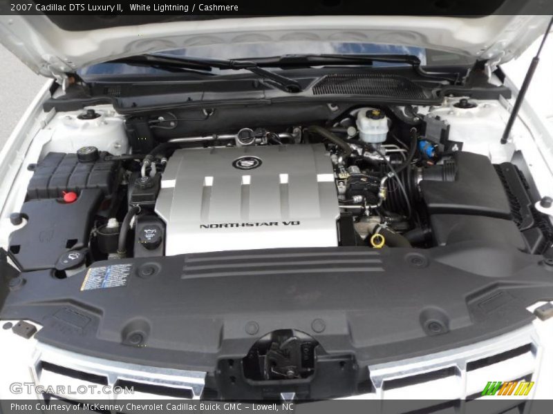 White Lightning / Cashmere 2007 Cadillac DTS Luxury II
