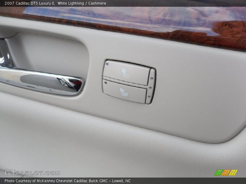 White Lightning / Cashmere 2007 Cadillac DTS Luxury II