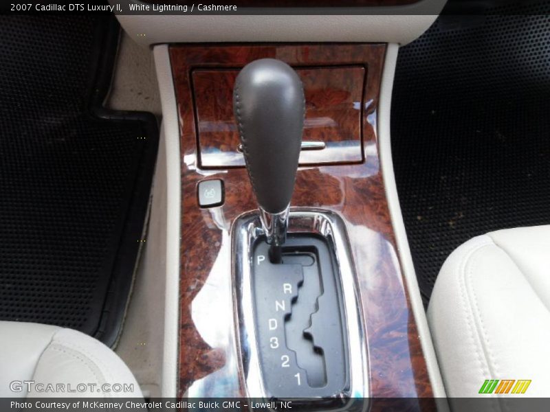 White Lightning / Cashmere 2007 Cadillac DTS Luxury II