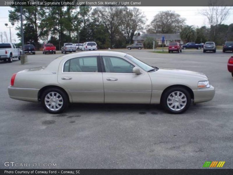 Light French Silk Metallic / Light Camel 2009 Lincoln Town Car Signature Limited