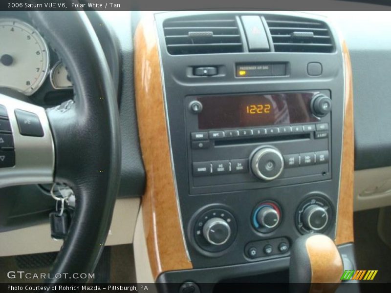 Polar White / Tan 2006 Saturn VUE V6