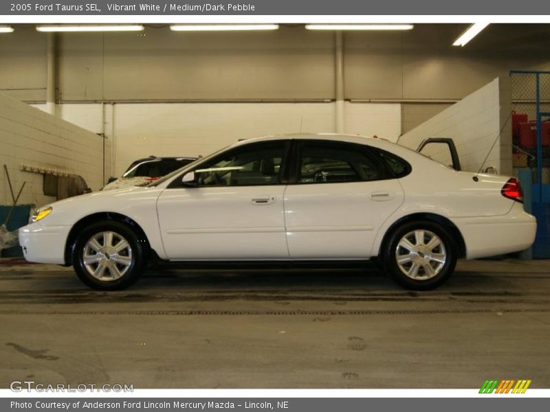 Vibrant White / Medium/Dark Pebble 2005 Ford Taurus SEL