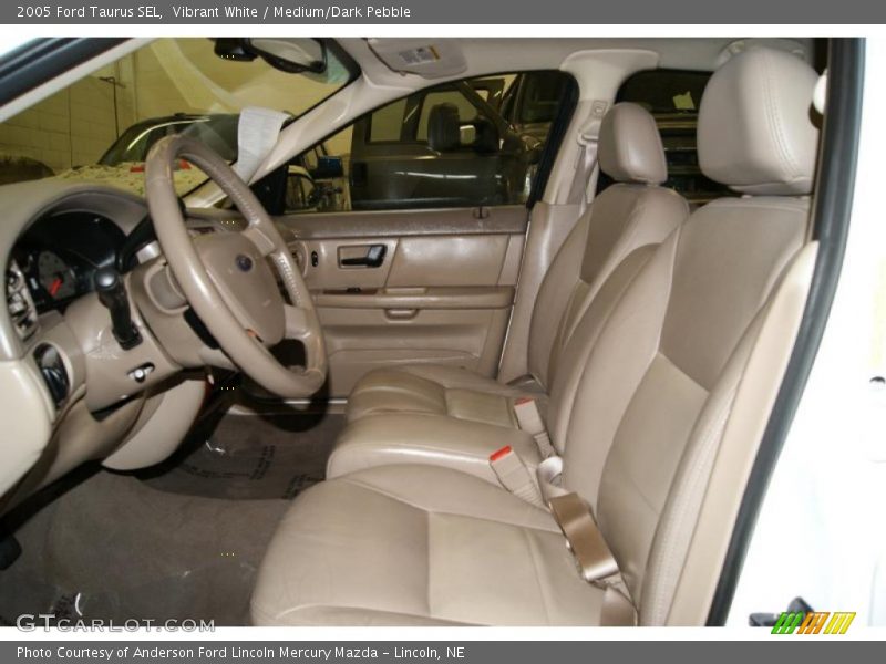 Vibrant White / Medium/Dark Pebble 2005 Ford Taurus SEL
