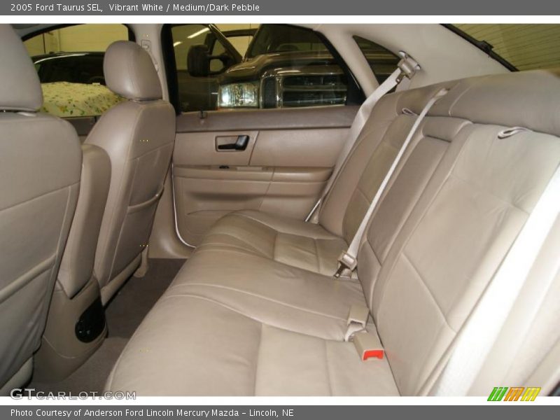 Vibrant White / Medium/Dark Pebble 2005 Ford Taurus SEL
