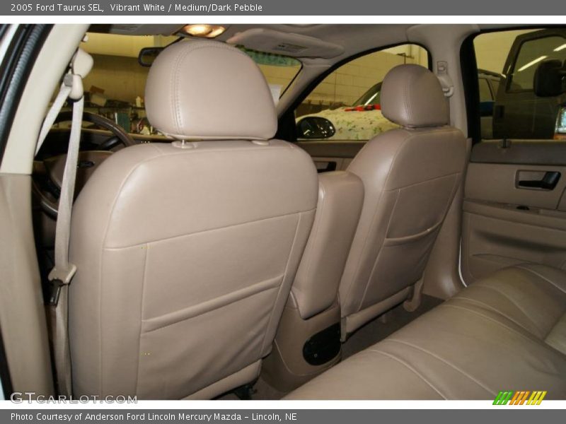 Vibrant White / Medium/Dark Pebble 2005 Ford Taurus SEL