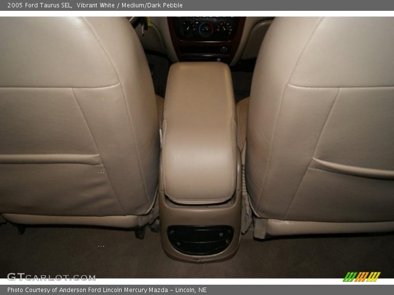 Vibrant White / Medium/Dark Pebble 2005 Ford Taurus SEL