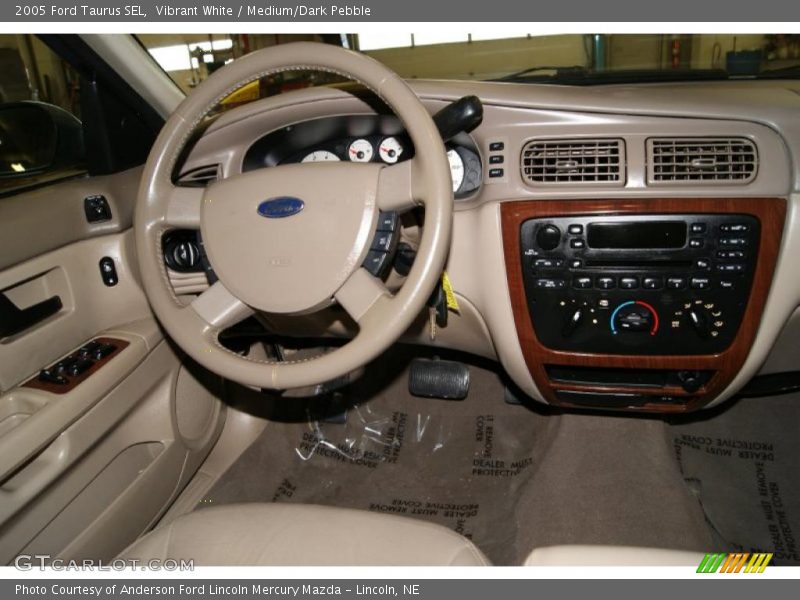 Vibrant White / Medium/Dark Pebble 2005 Ford Taurus SEL