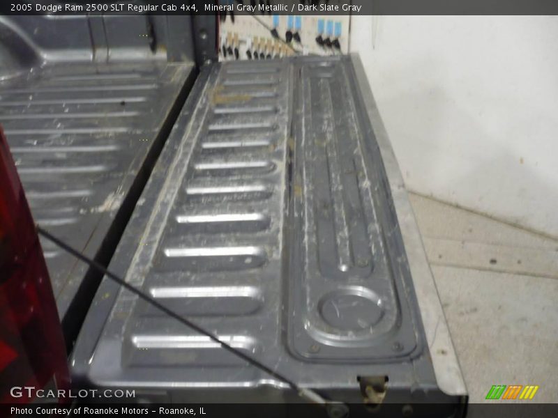 Mineral Gray Metallic / Dark Slate Gray 2005 Dodge Ram 2500 SLT Regular Cab 4x4
