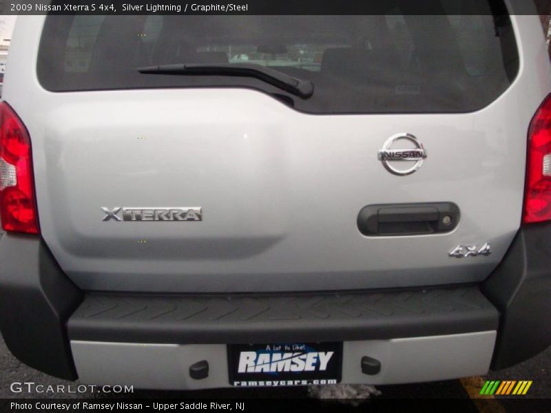 Silver Lightning / Graphite/Steel 2009 Nissan Xterra S 4x4
