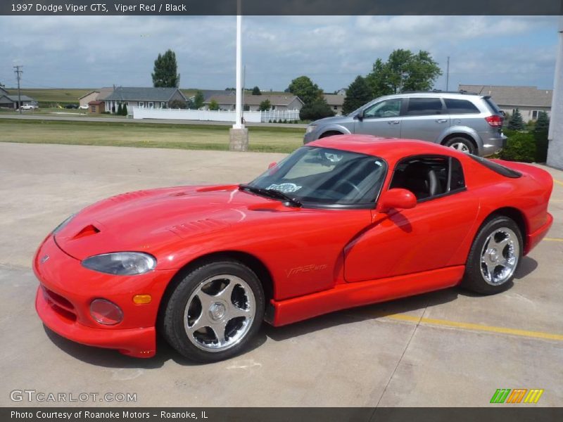 Front 3/4 View of 1997 Viper GTS