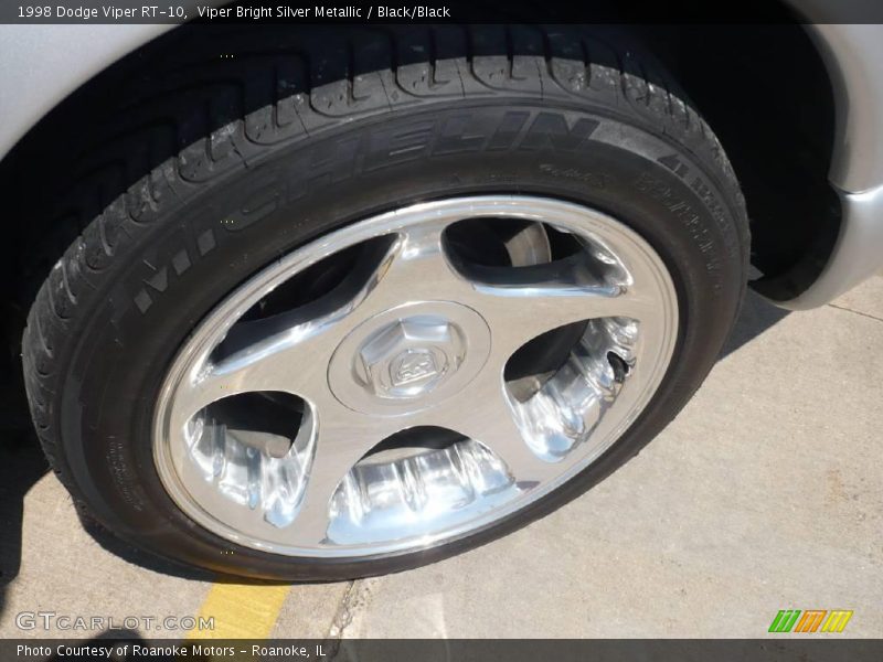 Viper Bright Silver Metallic / Black/Black 1998 Dodge Viper RT-10