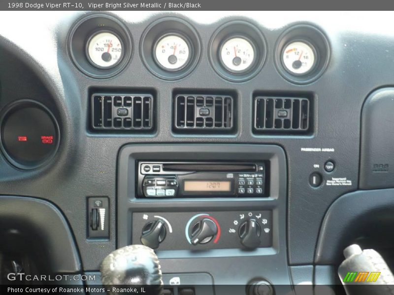 Viper Bright Silver Metallic / Black/Black 1998 Dodge Viper RT-10