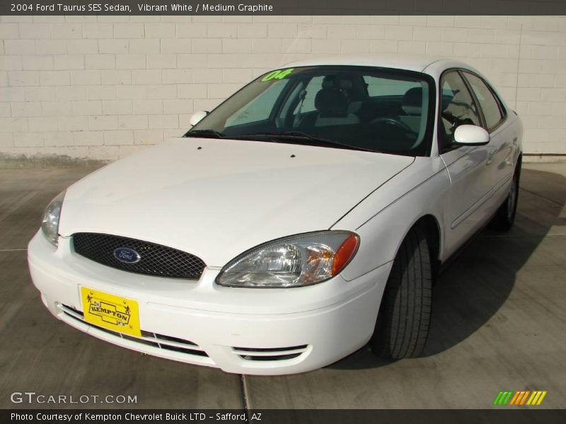 Vibrant White / Medium Graphite 2004 Ford Taurus SES Sedan