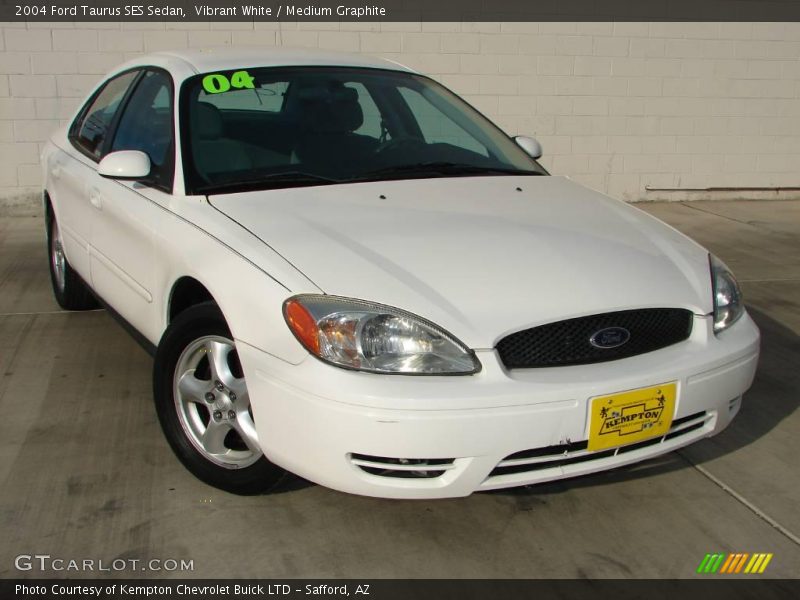 Vibrant White / Medium Graphite 2004 Ford Taurus SES Sedan