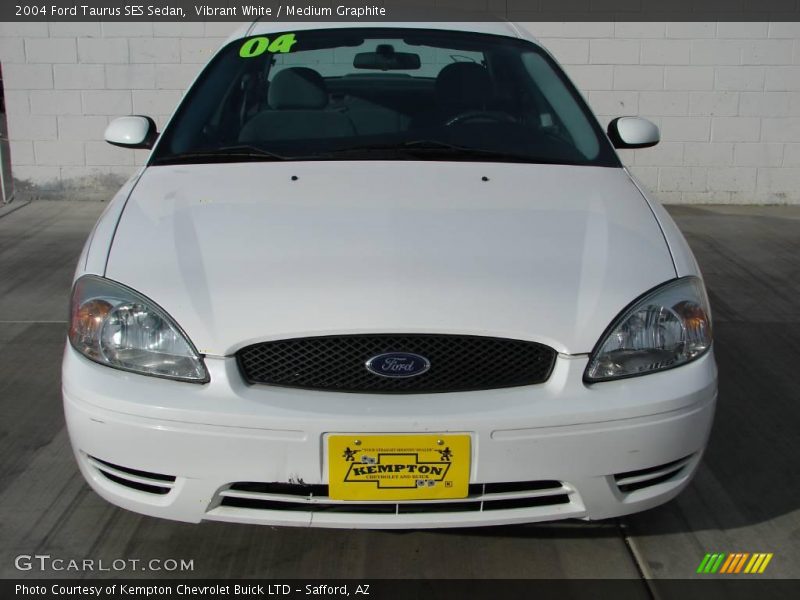 Vibrant White / Medium Graphite 2004 Ford Taurus SES Sedan