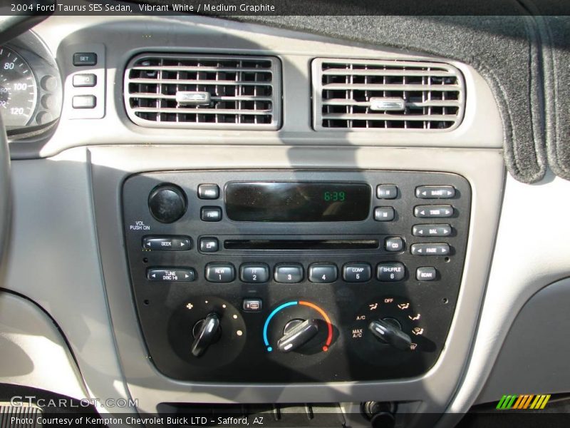 Vibrant White / Medium Graphite 2004 Ford Taurus SES Sedan