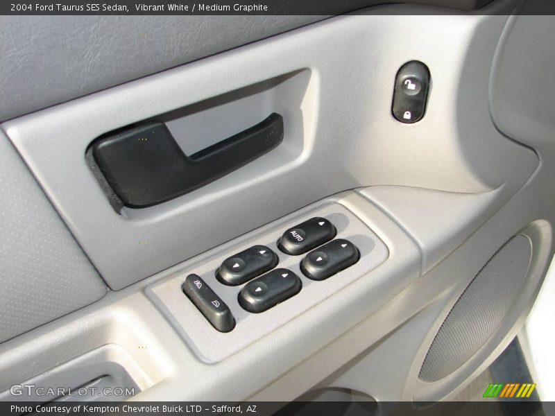 Vibrant White / Medium Graphite 2004 Ford Taurus SES Sedan