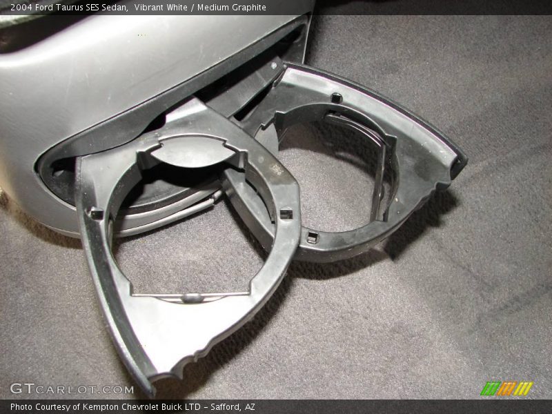 Vibrant White / Medium Graphite 2004 Ford Taurus SES Sedan