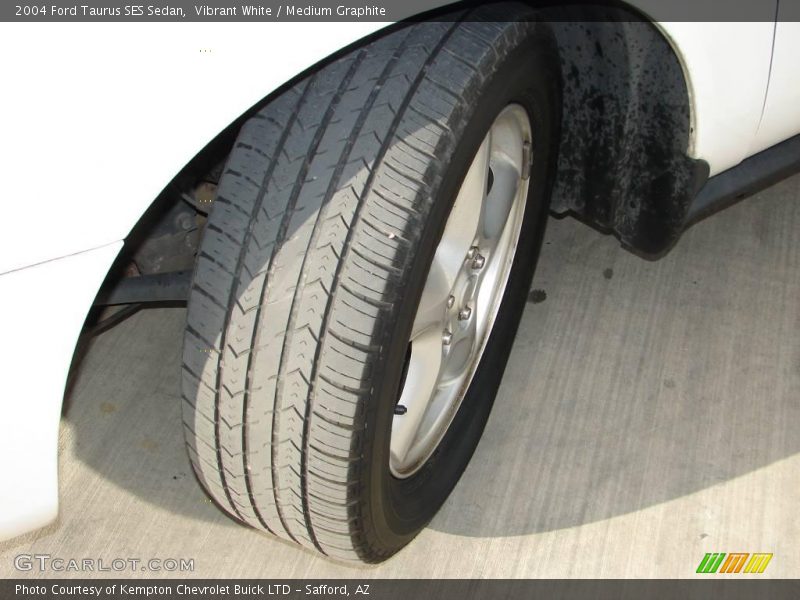 Vibrant White / Medium Graphite 2004 Ford Taurus SES Sedan